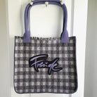 Exklusiver Shopper „Freude“ Karo Lila – handgemachte Stofftasche, Original von Sign by Jwala®, Limited Edition, stylische Tasche mit „Freude“-Stickerei und Innentasche für Alltag und Shopping