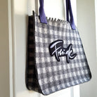 Handgemachter Shopper „Freude“ Karo Lila – Original von Sign by Jwala®, limitiertes Einzelstück, geräumige Stofftasche mit Innentasche für Inspiration, Lebensfreude und besondere Momente