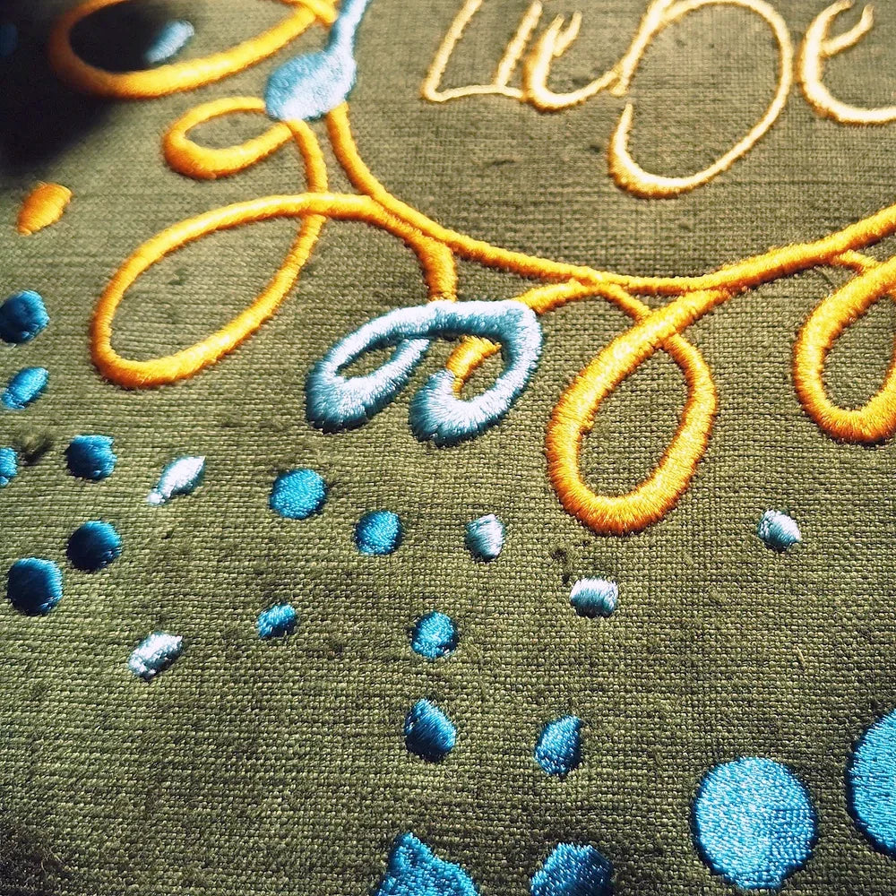 MediKissen mit Liebe Ornament aus Bauernleinen – nachhaltiges Meditationskissen, sichere Bestellung im SignShop Tirol