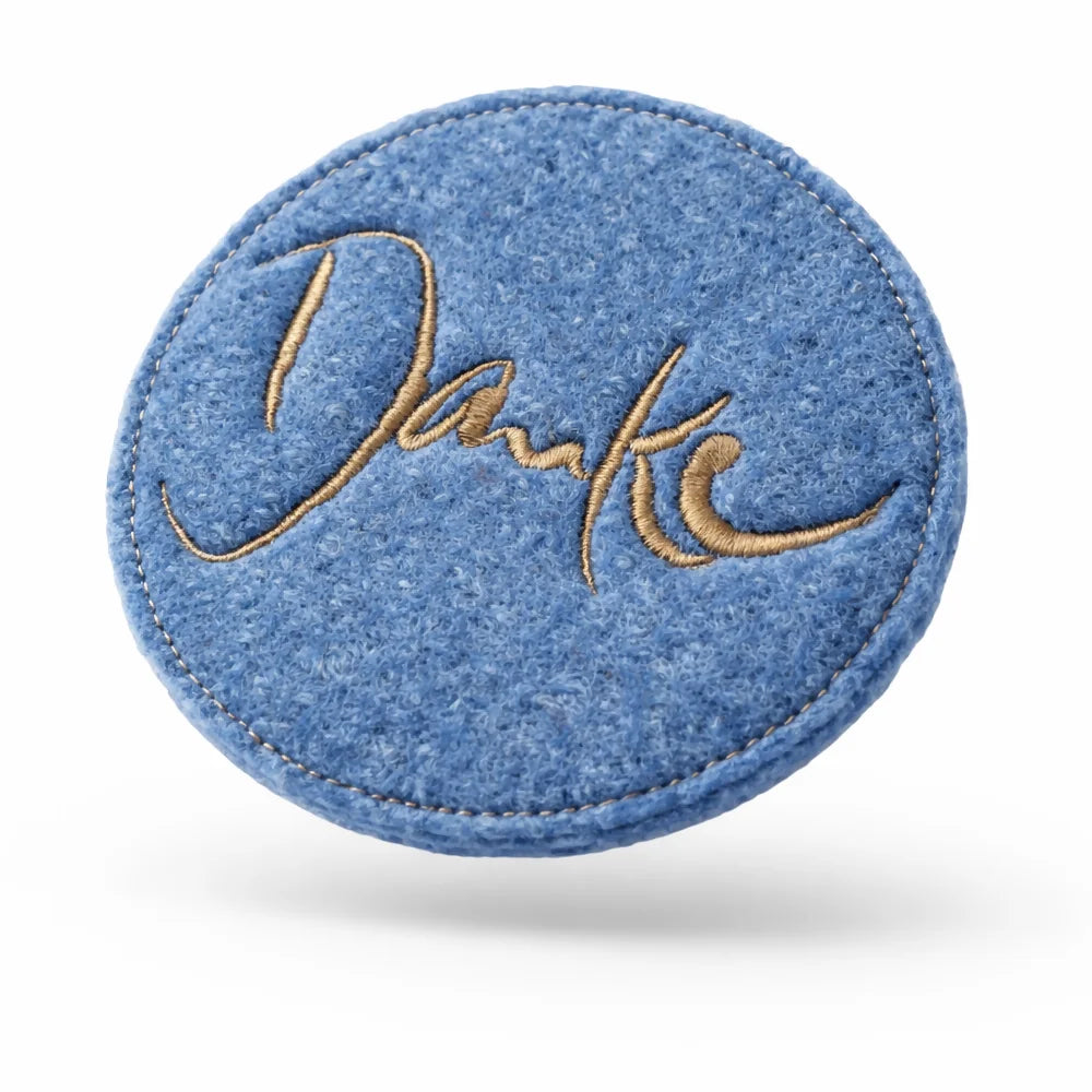 Hochwertiger Luxus Untersetzer „Danke“ in Hellblau aus Wollwalk im SignShop Tirol – einzigartiges, handgefertigtes Tischaccessoire für anspruchsvolle Wohnkultur und Geschenkideen zum Danke sagen