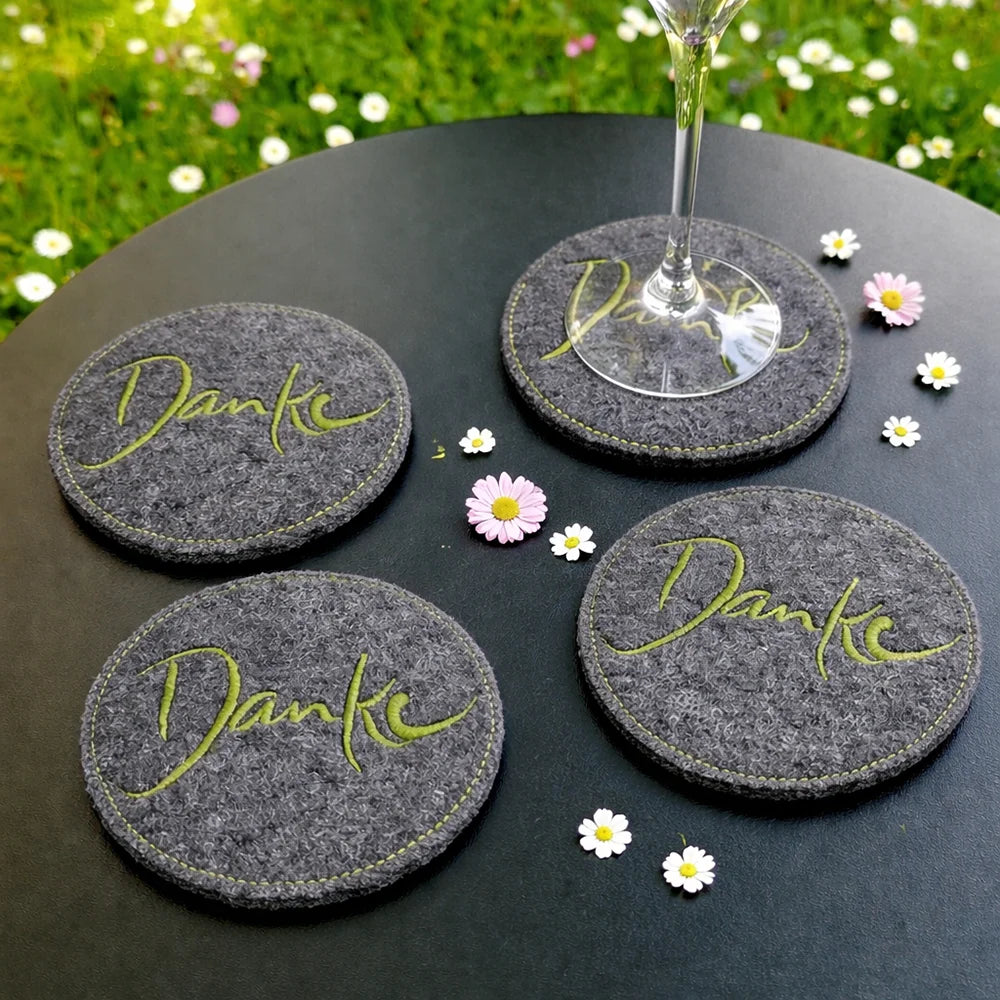 Handgemachter Glasuntersetzer „Danke“ aus Tiroler Wollwalk – exklusives Geschenk für Dankbarkeit und Wertschätzung im SignShop Tirol