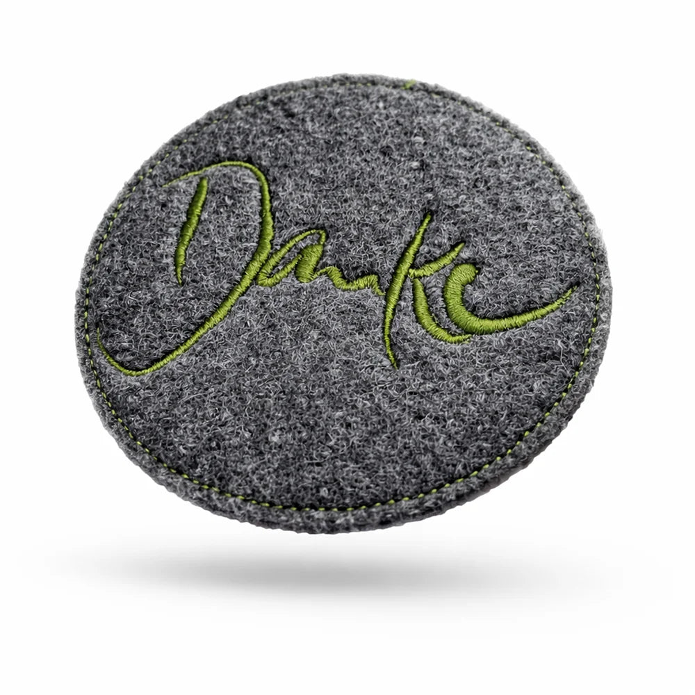 Limitierter Wollwalk-Untersetzer für Gläser oder Tassen „Danke“ – liebevoll besticktes Seelenstück aus Tirol, ideales Mitbringsel für besondere Momente im SignShop