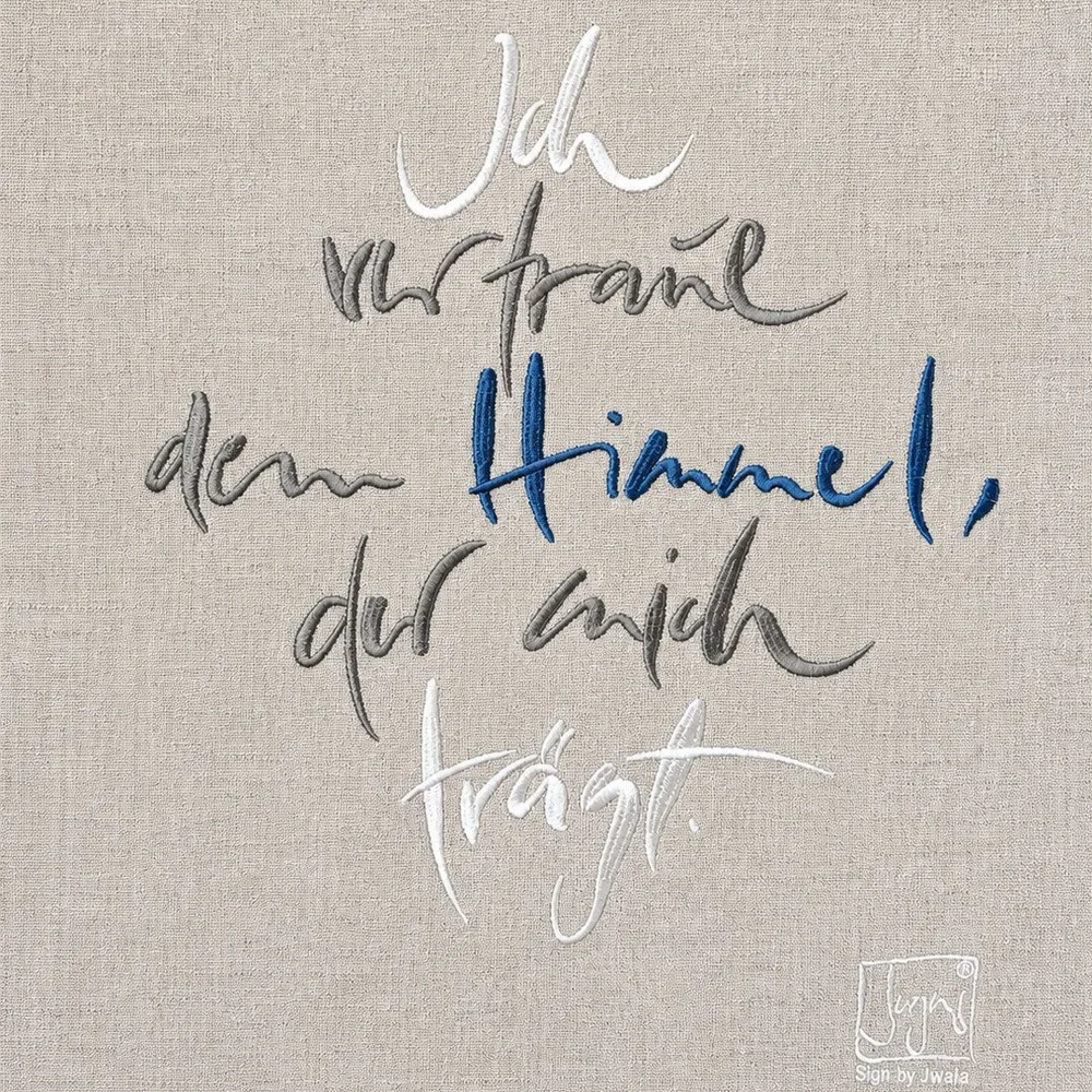 Premium Wandteppich „Ich vertraue dem Himmel…“ Silber/Blau/Dunkelgrau – Sign by Jwala®, hochwertiges Wohnaccessoire, spirituelle Kunst, Unikat aus Tirol, stilvolle Dekoration