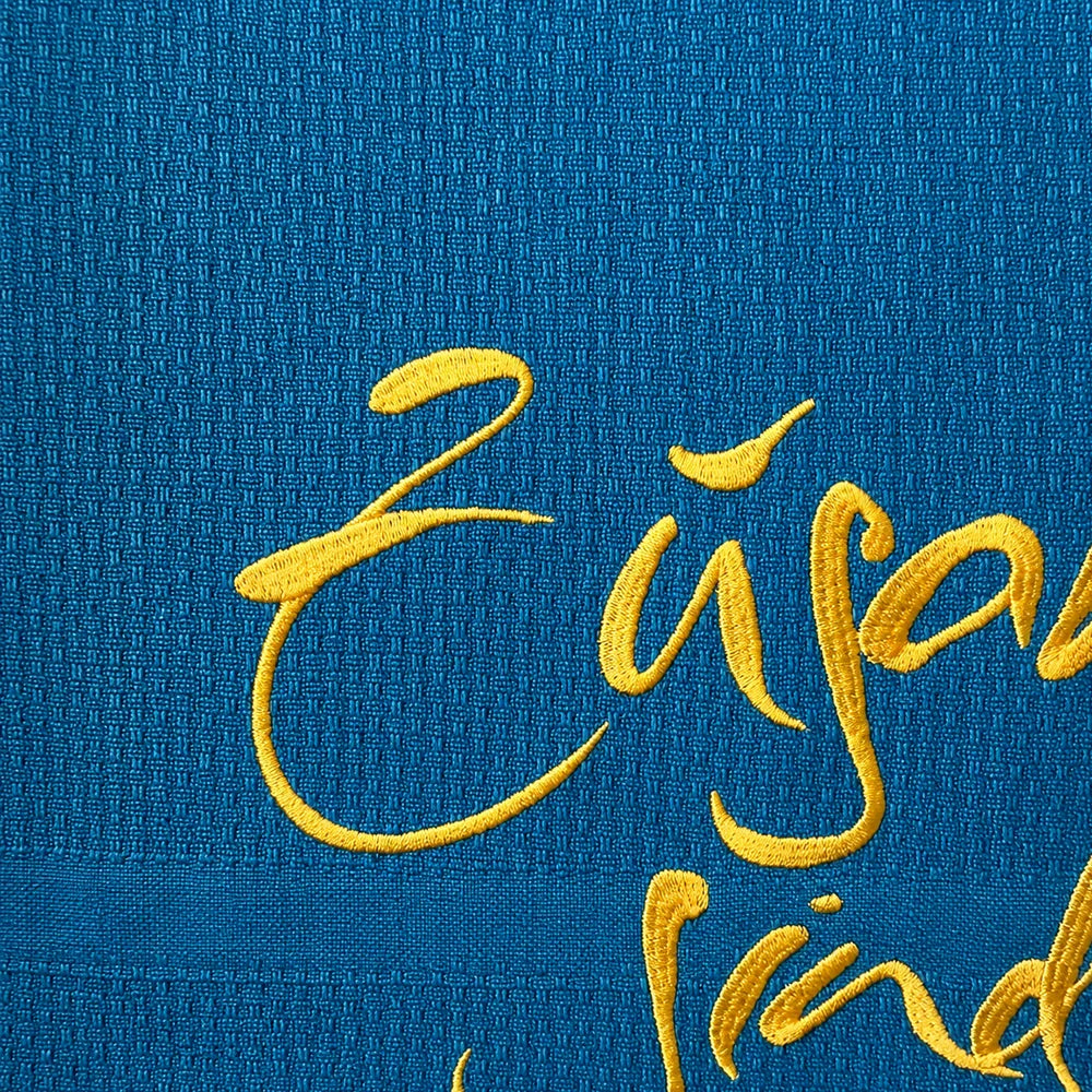 Inspirierender Wandteppich „Zusammen sind wir genial“ Sonnengelb – Sign by Jwala® Original, Limited Edition, hochwertige Kunst aus Tirol, Motivation für Kooperation und Lebensfreude