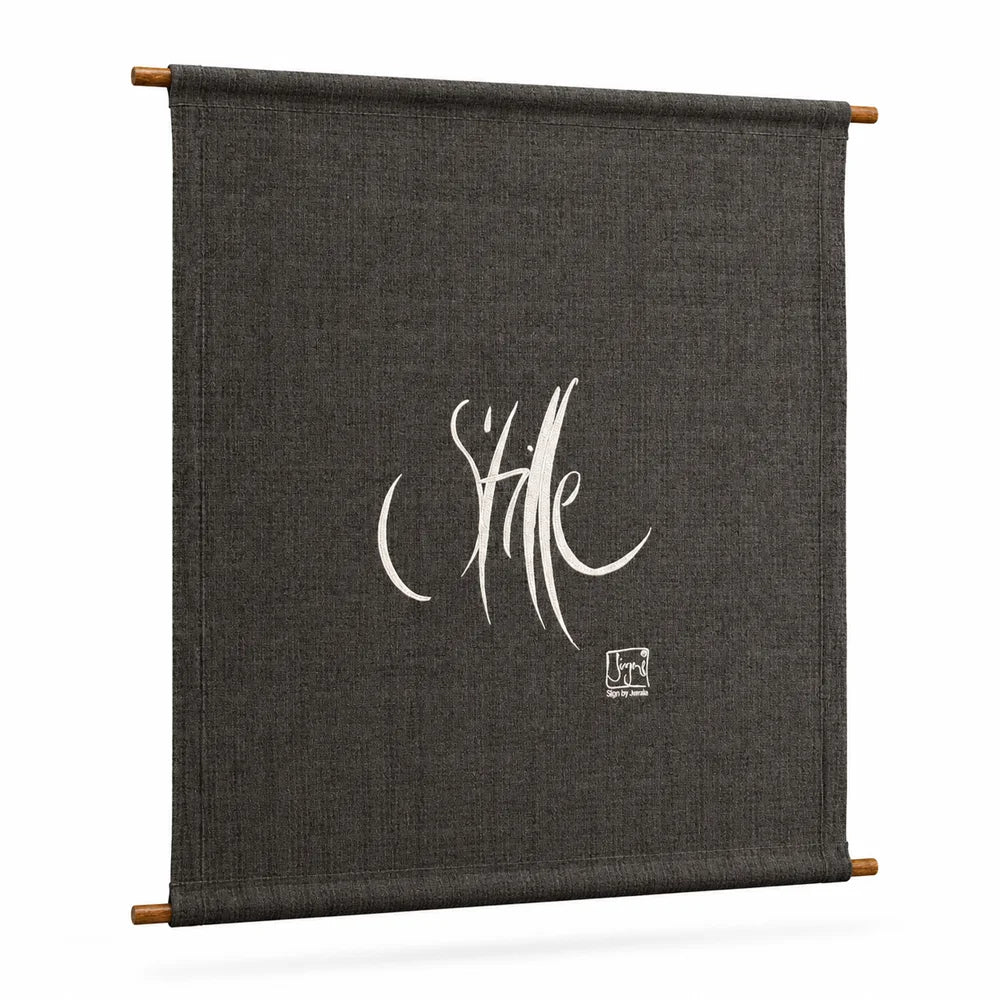 Premium Haussegen Dunkelgrau – Handgemachte Wanddeko Stille aus Bauernleinen bestellen | SignShop Tirol