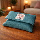 Spirituelles Kartenset „Fingerzeige“ von Jwala Gamper mit Begleitbuch – 54 SignKarten in handgefertigter Bauernleinen-Tasche in Petrol online im SignShop Tirol kaufen