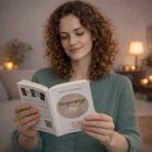 Bestseller „Fingerzeige“ von Jwala Gamper mit 54 SignKarten und handgemachter Bauernleinen-Tasche in Petrol – Spirituelles Geschenkset online im SignShop Tirol kaufen