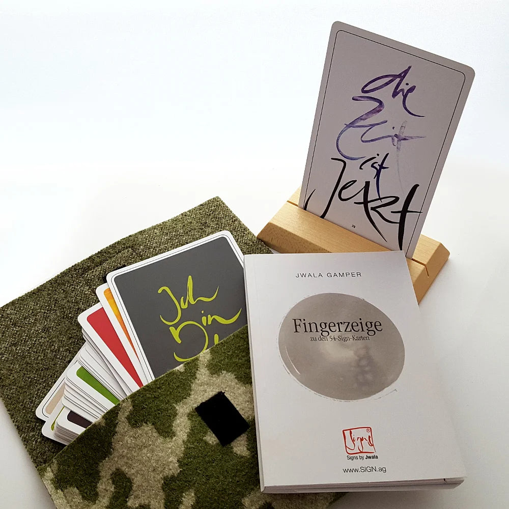 Exklusives Orakelkarten-Set „Fingerzeige“ mit Hahnentritt Grün und Linde – handgefertigte Bauernleinen-Tasche aus dem SignShop Tirol für Sinnsuchende