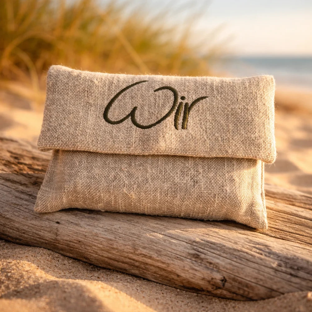 Limitiertes WIR-Karten-Set mit Bauernleinen-Tasche Natur, Stickerei und Futter Olivgrün online kaufen – exklusives Set, sicher bestellen im SignShop Tirol