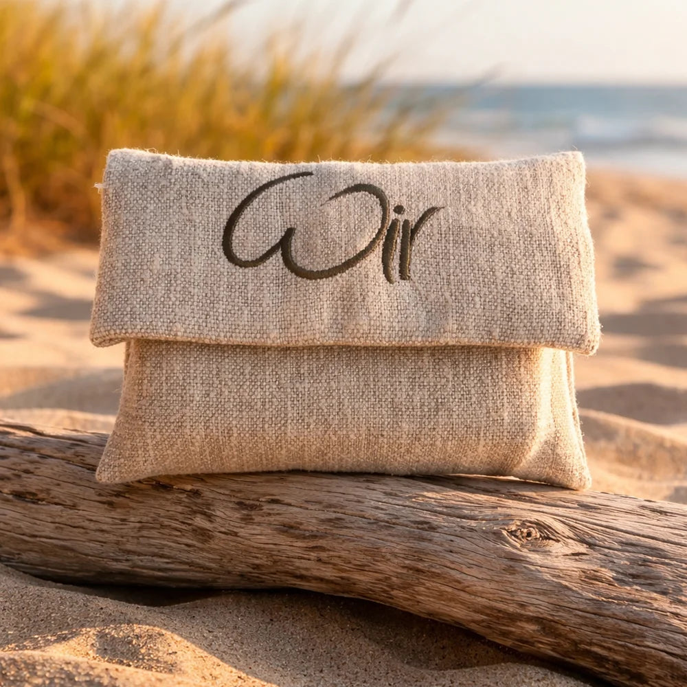 Exklusives WIR-Karten-Set mit Natur-Bauernleinen-Tasche, Stickerei und Futter Olivgrün – jetzt sicher im SignShop Tirol kaufen