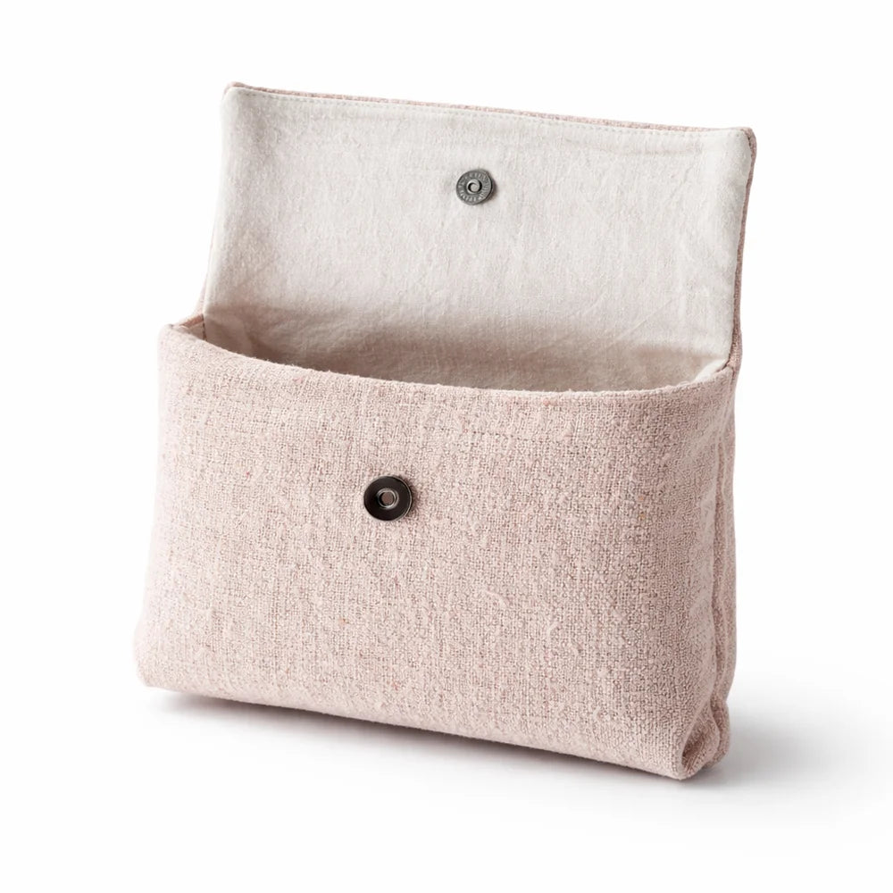 WIR-Karten-Set limitiert mit Bauernleinen-Tasche in Zartrosa, edler Stickerei in Beere und weißem Futter – exklusives Set, jetzt sicher im SignShop Tirol online kaufen