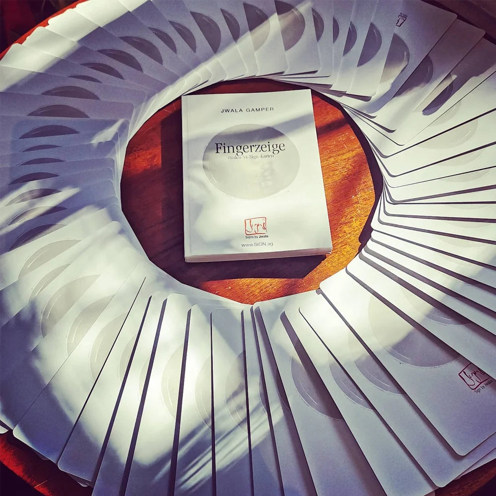 Orakelkarten-Set „Fingerzeige“ von Jwala Gamper – Spirituelle Karten für Inspiration, Selbstreflexion und bewusstes Leben online im SignShop Tirol kaufen