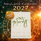 NeuLand Jahreskalender 2027 Cover Titelblatt in Grün mit weißer und grüner Kalligrafie Ausgesorgt von Signs by Jwala