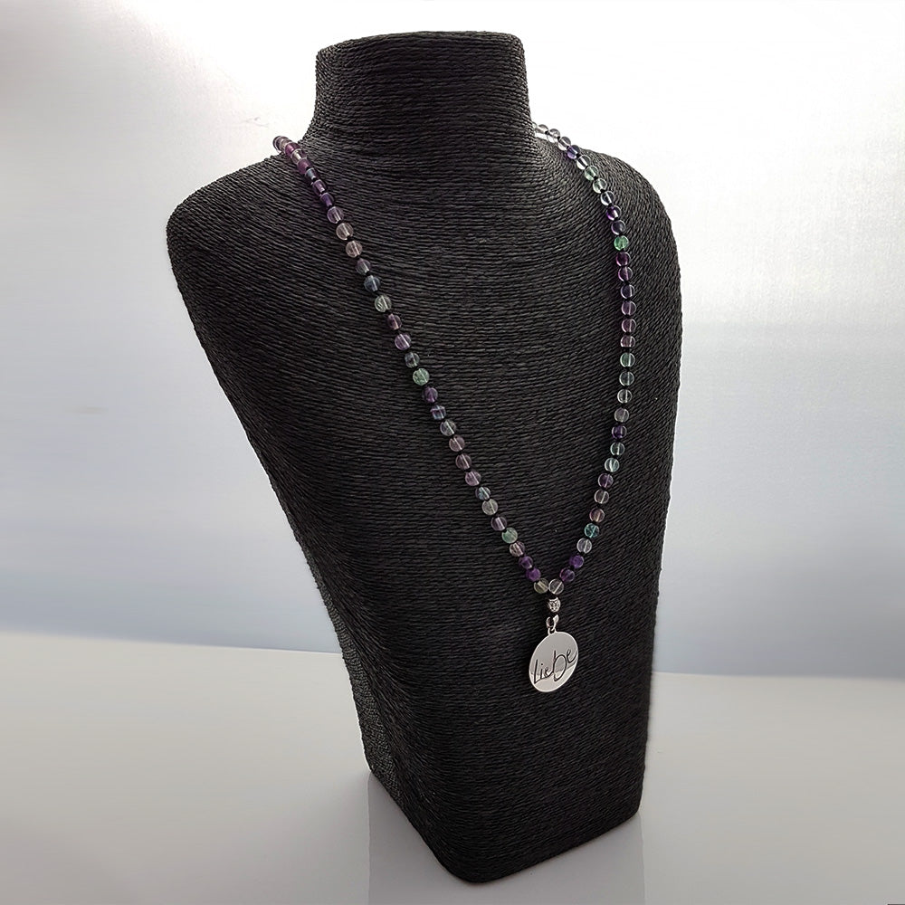 Fluorit Mala-Kette mit Liebe-Medaillon – Hochwertige Geschenkidee für emotionale Ausgeglichenheit jetzt kaufen