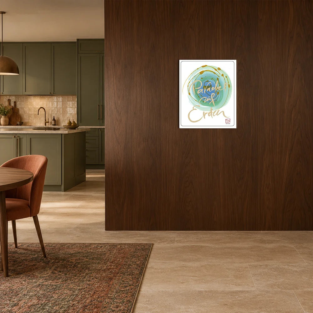Künstlerisches Wandbild mit dem Titel Sign by Jwala 50x60  „Celebrate Paradise auf Erden“, gestaltet mit fließenden gold-türkisen Kreisstrukturen auf weißem Grund.