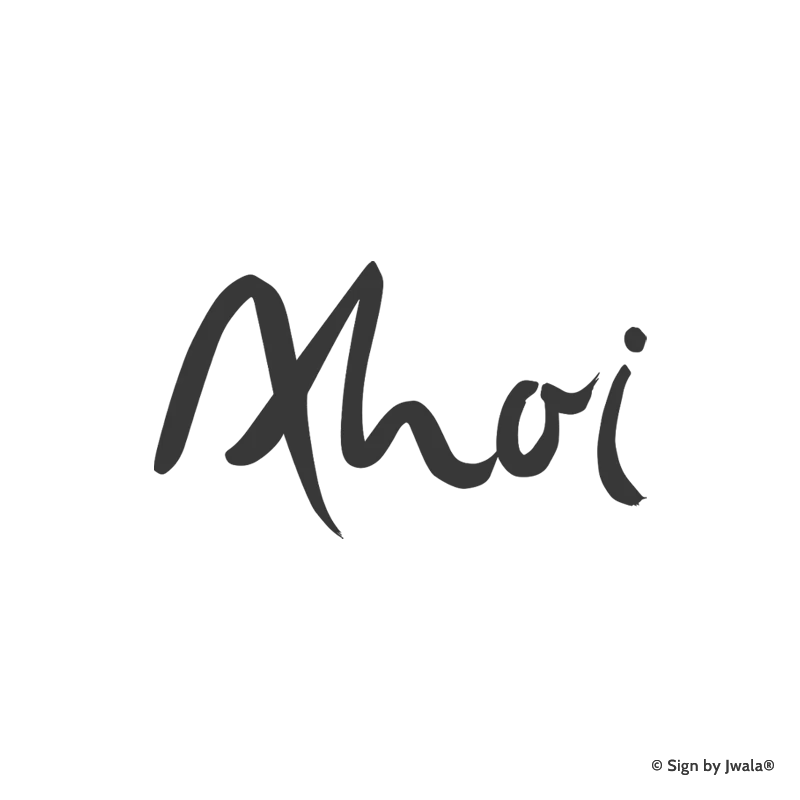 Die Botschaft „Ahoi“ wird auf Kissen, veganen Kerzen, Grußkarten, Impulskarten, Wanddekoration, Taschen, Sitzkissen, Malas mit Halbedelsteinen und Riedel Gläsern aus dem Onlineshop SignShop Tirol angebracht und entfaltet dort ihre spirituelle Wirkung.