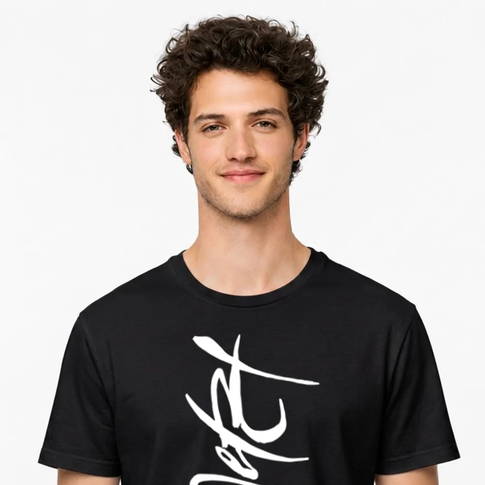 Hochwertiges Herren Shirt von Stanley/Stella mit spirituellem Sign, schwarzer Stoff und Wunschmotiv auf der Vorderseite